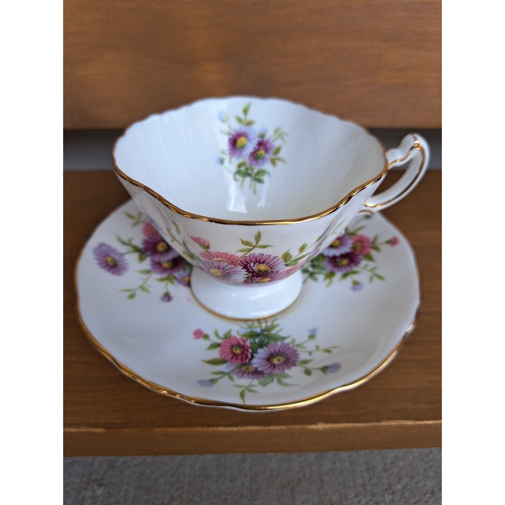 Hammersley & Co Bone China Teacup And Saucer Gold Trim Floral Made in‎ England